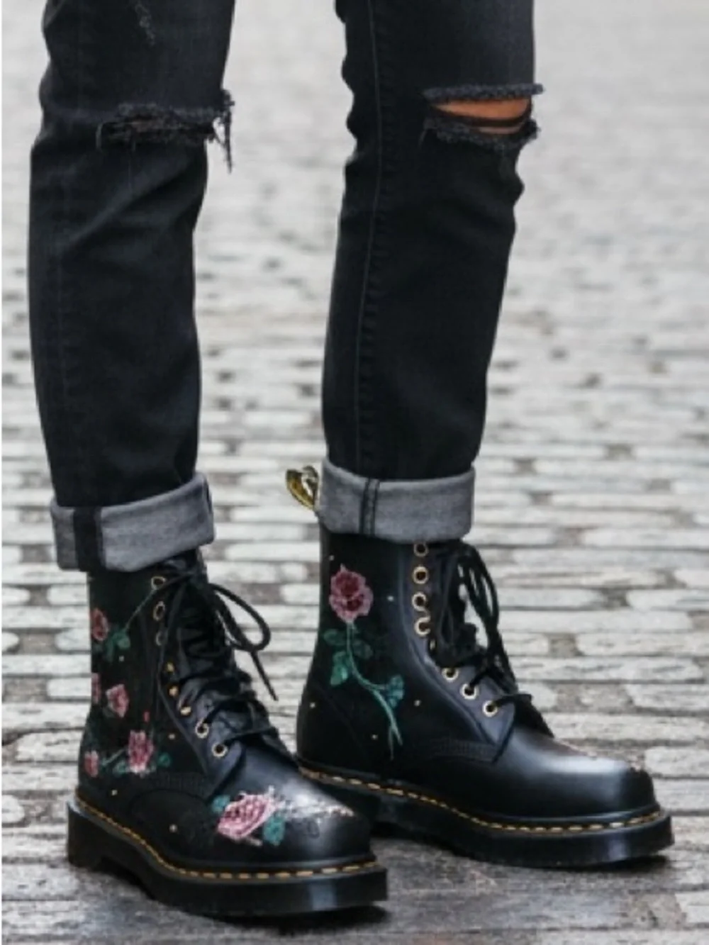 ๐ Dr. Martens 1460 Vonda Chain Boots with Pink Rose Embroidery Black Leather 5 - Picture 9 of 9